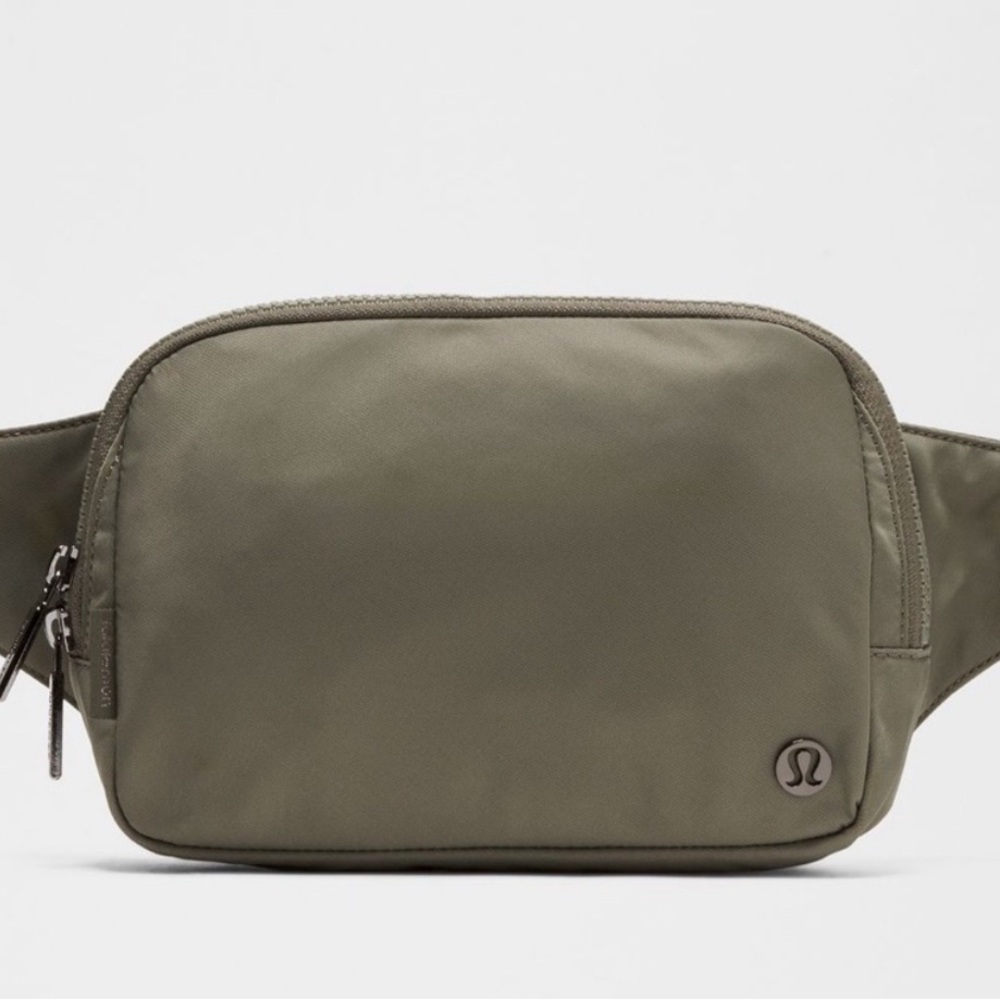 NWT Everywhere Belt Bag Large 2L Army Green